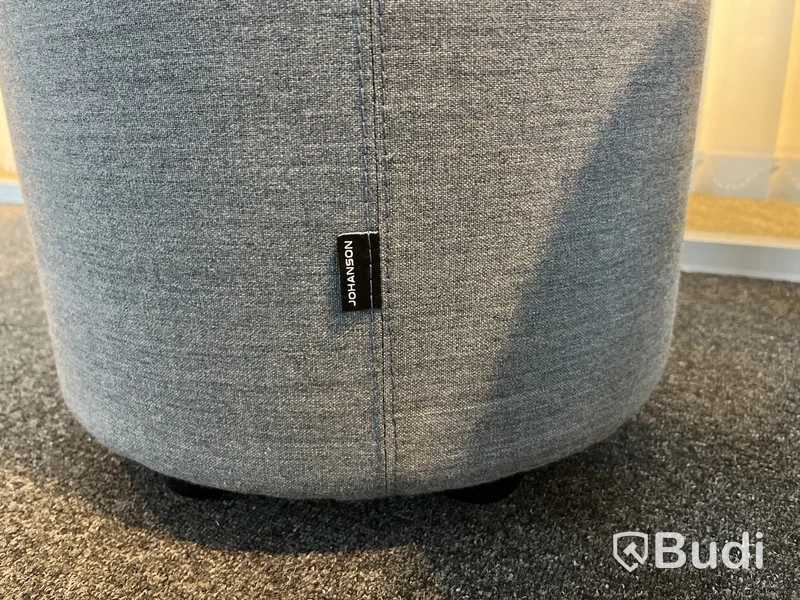 2 st loungestol Martela samt 2 st pallar Johanson Design