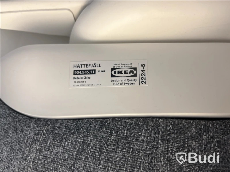 Höj- och sänkbart skrivbord med hurts och kontorsstol
