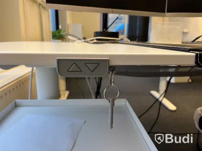 Höj- och sänkbart skrivbord med kontorsstol Lotus