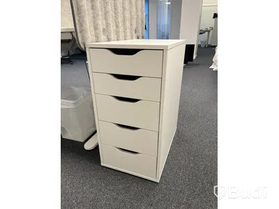 Höj- och sänkbart skrivbord med skärmväggar, IKEA