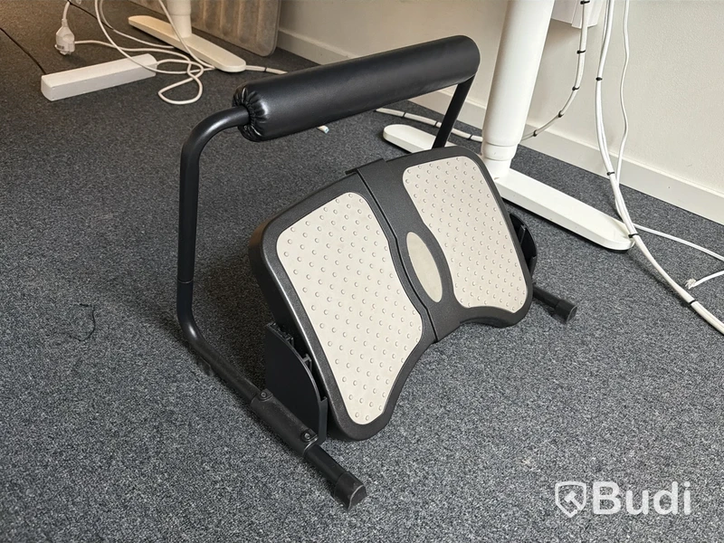 Höj- och sänkbart skrivbord samt fotstöd