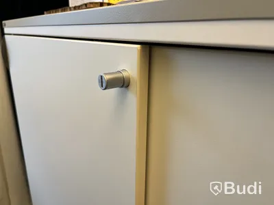 Skåp ISKU, två dörrar