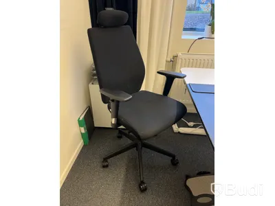 Höj- och sänkbart skrivbord med stol Lotus Furniture samt fotstöd och hurts