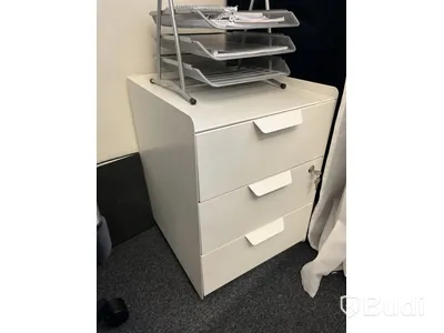 Höj- och sänkbart skrivbord med stol Lotus Furniture samt fotstöd och hurts