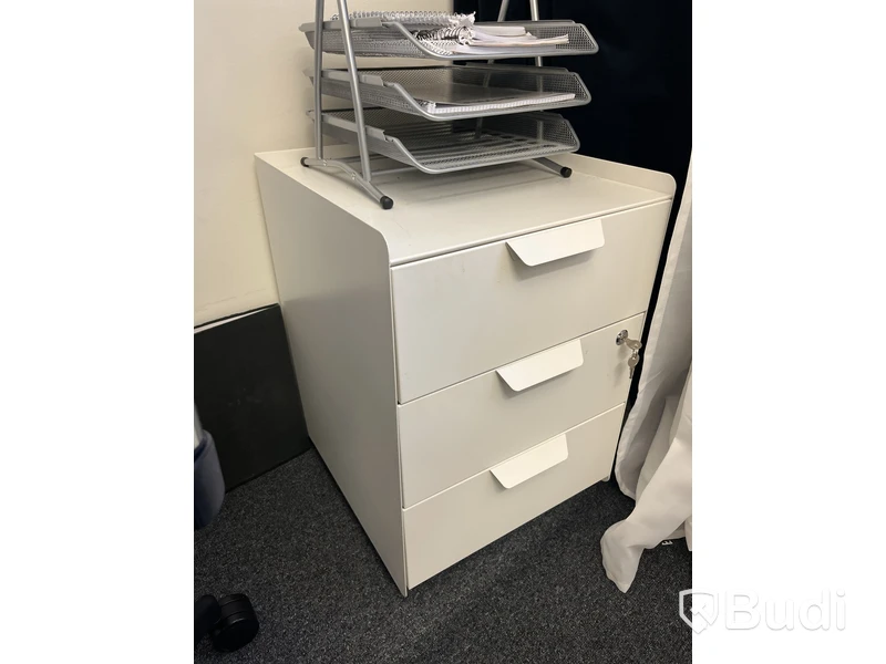 Höj- och sänkbart skrivbord med stol Lotus Furniture samt fotstöd och hurts