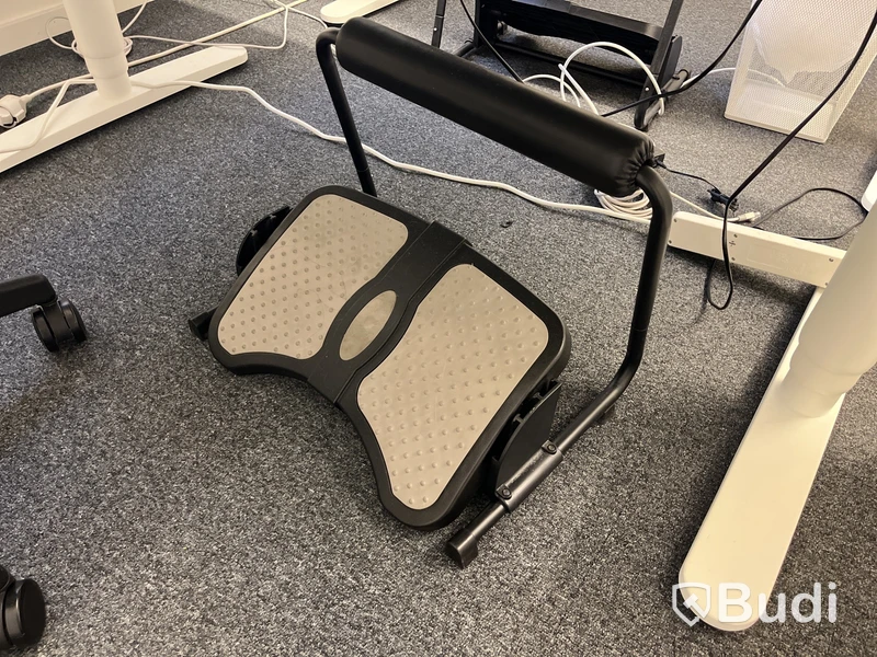 Höj- och sänkbart skrivbord med stol Lotus Furniture samt fotstöd och hurts