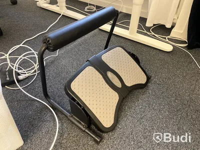 Höj- och sänkbart skrivbord samt fotstöd