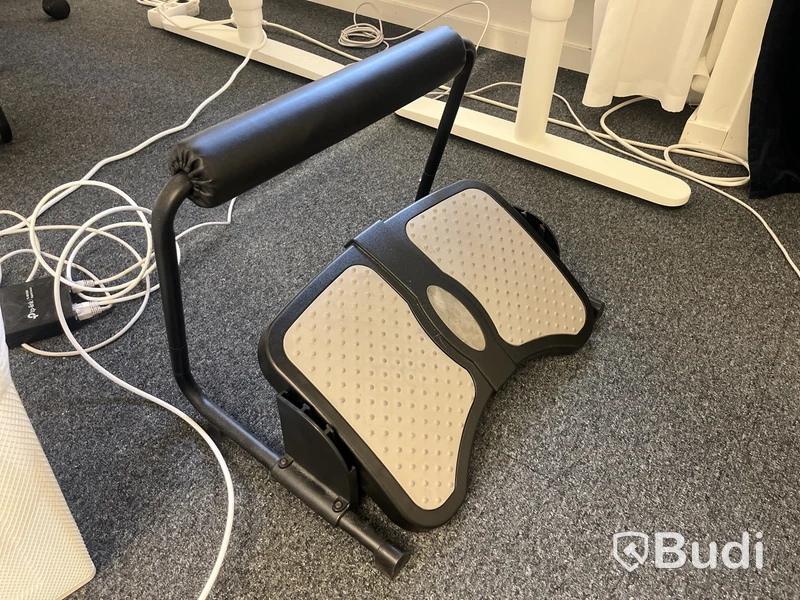 Höj- och sänkbart skrivbord samt fotstöd