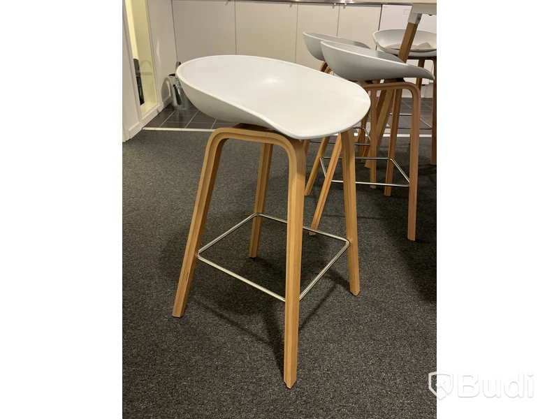 Barbord Martela med 8 st barstol HAY About A Stool