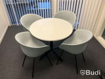 Runt bord med 4 stolar HAY About A Chair