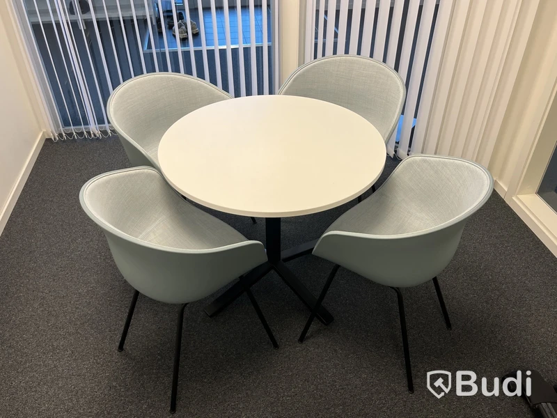 Runt bord med 4 stolar HAY About A Chair
