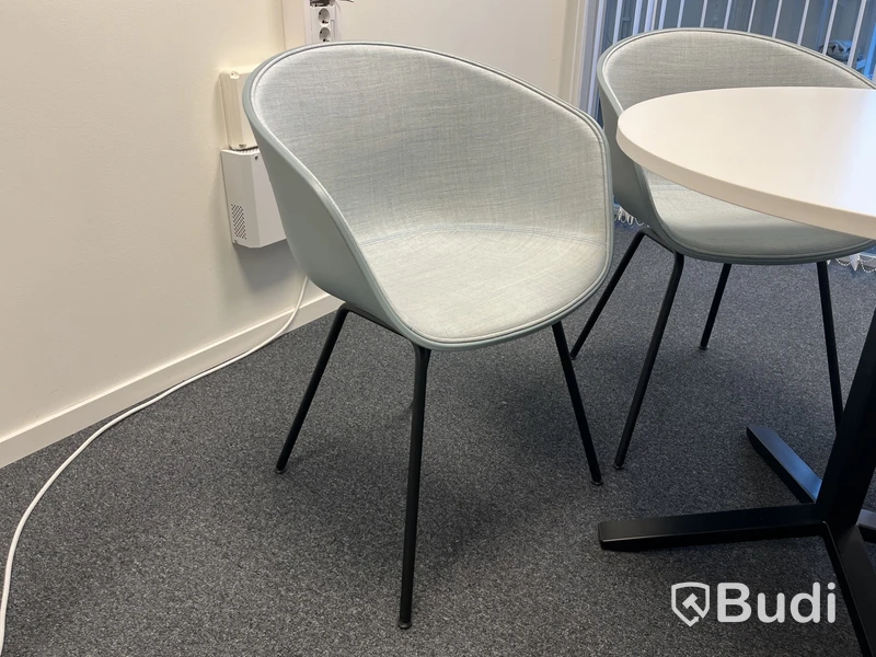 Runt bord med 4 stolar HAY About A Chair