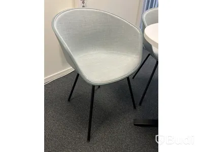 Runt bord med 4 stolar HAY About A Chair