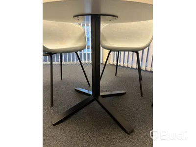 Runt bord med 4 stolar HAY About A Chair