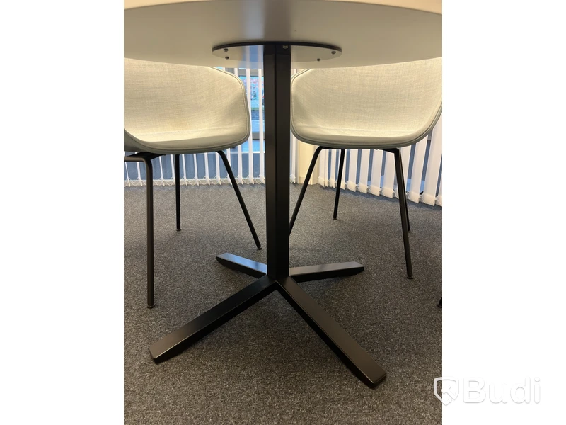 Runt bord med 4 stolar HAY About A Chair
