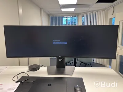 Välvd skärm, 49", Dell U4919DW samt HP dockningsstation