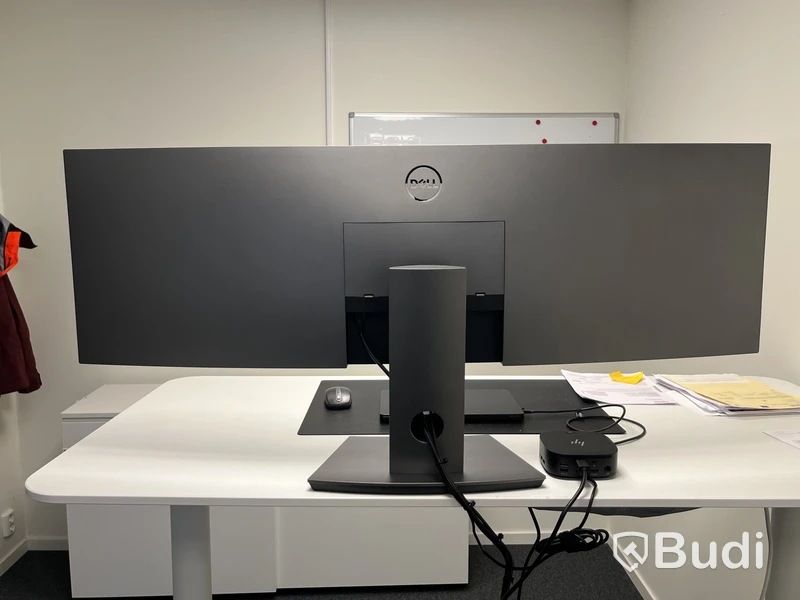 Välvd skärm, 49", Dell U4919DW samt HP dockningsstation