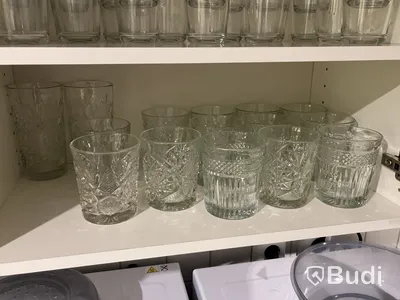 Diverse husgeråd, porslin och glas