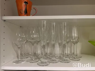 Diverse husgeråd, porslin och glas
