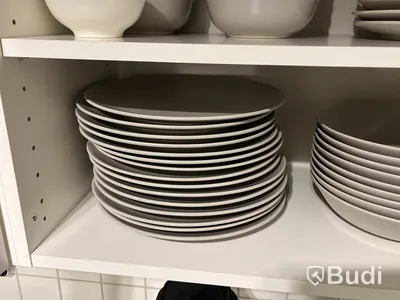 Diverse husgeråd, porslin och glas