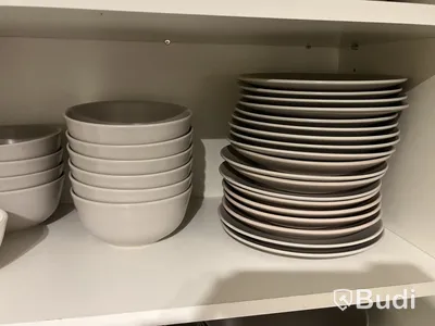 Diverse husgeråd, porslin och glas