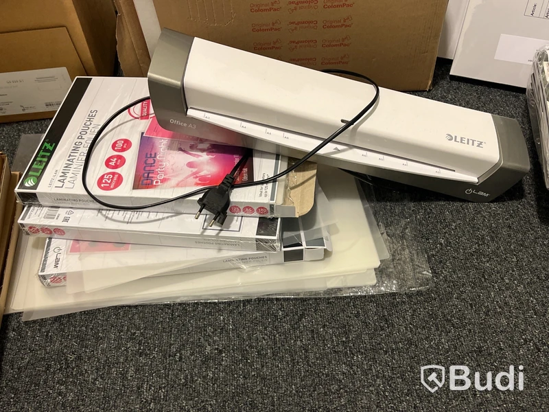 Samling kontors och förbrukningsmaterial, Leitz laminator, papper, kuvert m.m.