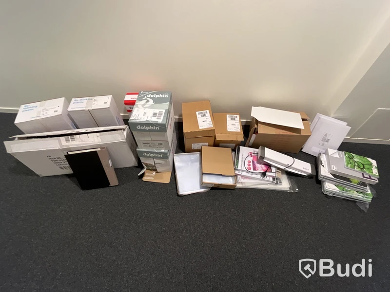 Samling kontors och förbrukningsmaterial, Leitz laminator, papper, kuvert m.m.
