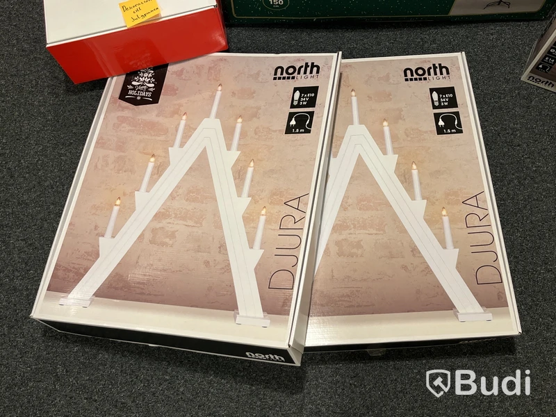 Diverse julpynt - Julgran North Light samt stakar och lampor