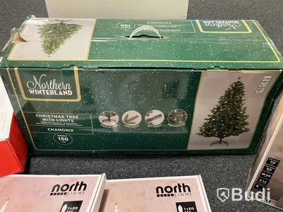 Diverse julpynt - Julgran North Light samt stakar och lampor