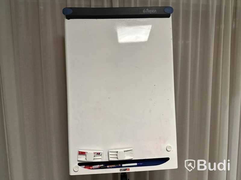 Whiteboard tavla på hjul