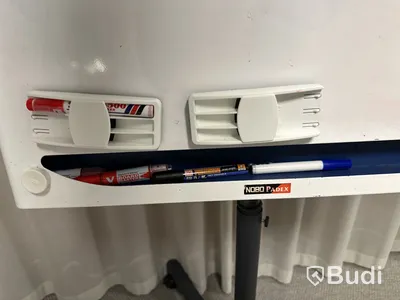Whiteboard tavla på hjul