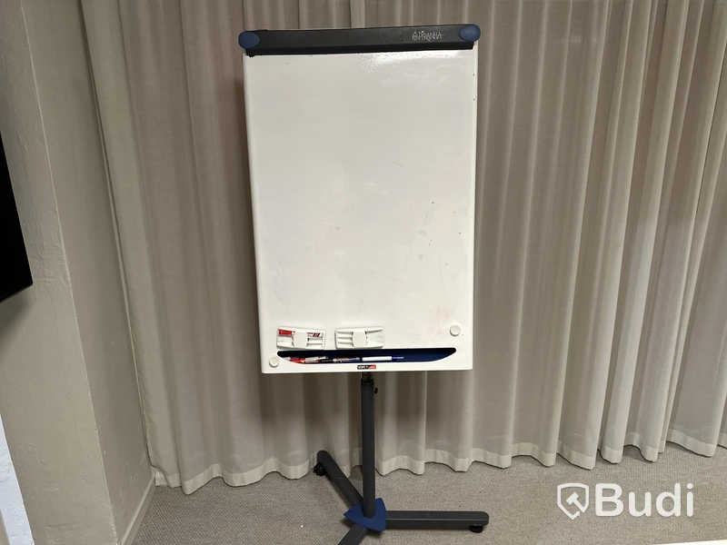 Whiteboard tavla på hjul