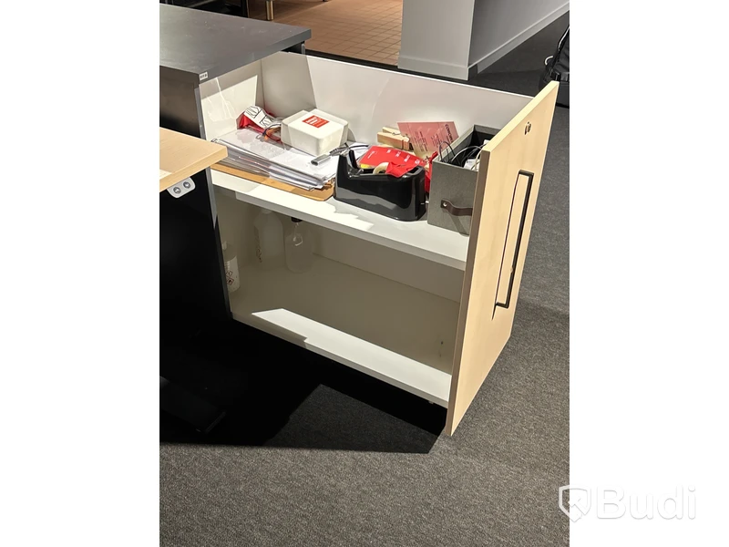 Höj- och sänkbart skrivbord samt hurts, EFG