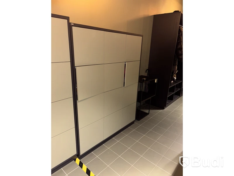 Förvaringsskåp med batteridrivna lås, EFG