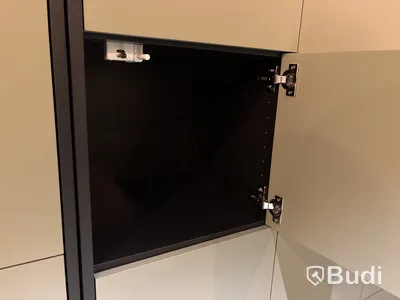 Förvaringsskåp med batteridrivna lås, EFG