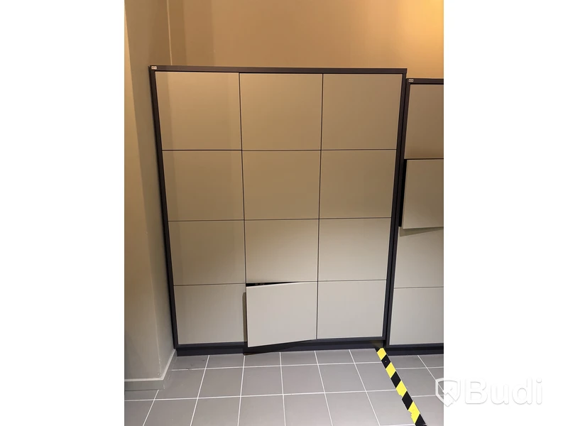 Förvaringsskåp med batteridrivna lås, EFG