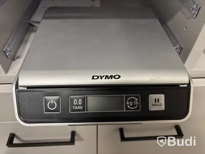 Skåp samt Dymo våg