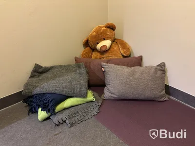 Yogamatta, kuddar, filtar och gosedjur