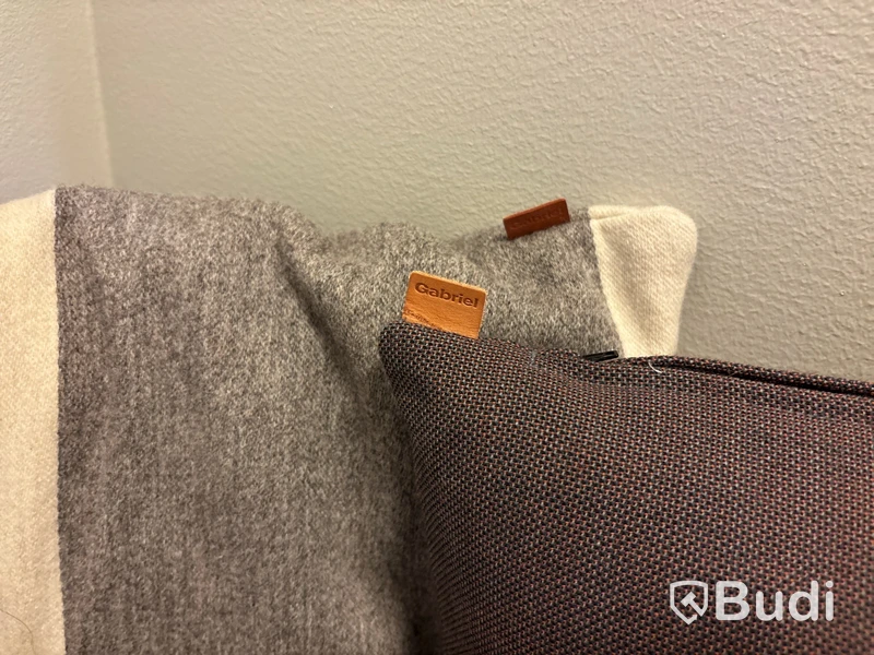 Yogamatta, kuddar, filtar och gosedjur