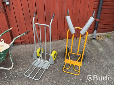 Wheelbarrow & hand trucks