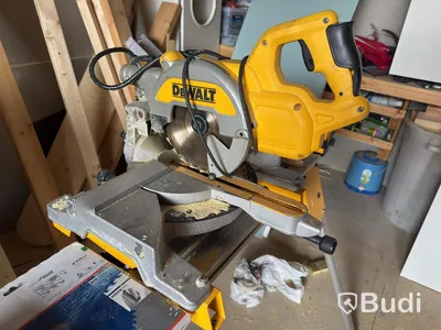 Kap- och gersåg DeWalt DWS777-QS med sågbord DE7033