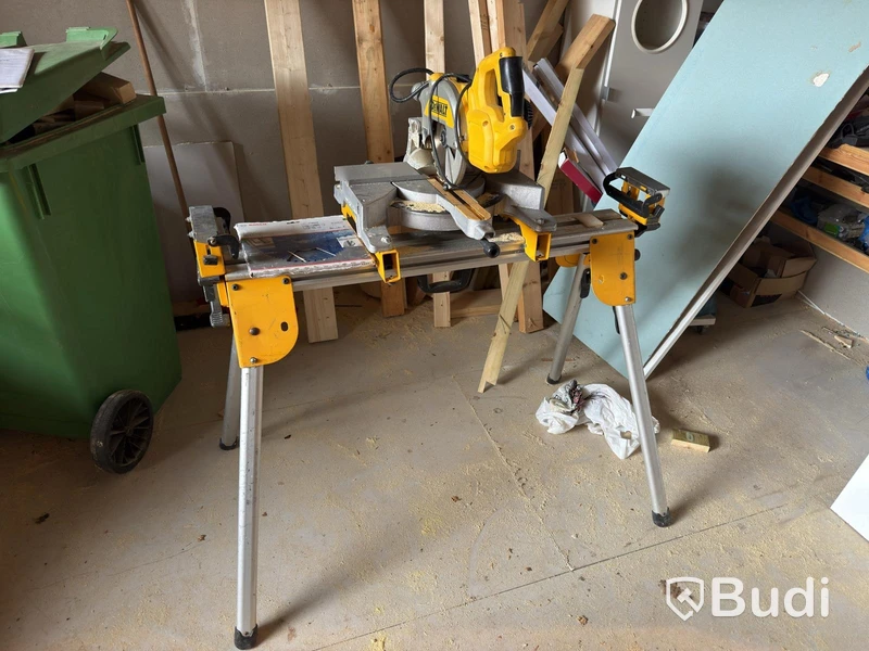 Kap- och gersåg DeWalt DWS777-QS med sågbord DE7033