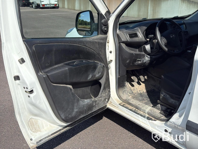 Opel Combo 1.4 | 80,360 km | 2017 | Van racking