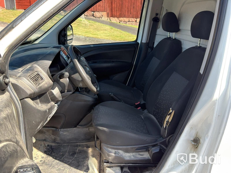 Opel Combo 1.4 | 80,360 km | 2017 | Van racking