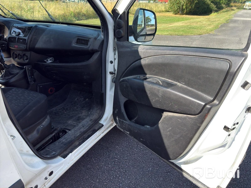 Opel Combo 1.4 | 80,360 km | 2017 | Van racking
