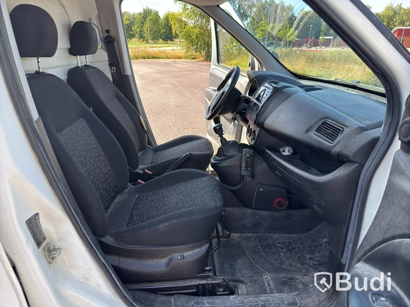 Opel Combo 1.4 | 80,360 km | 2017 | Van racking