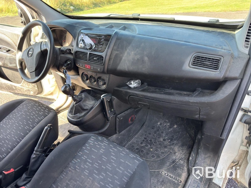 Opel Combo 1.4 | 80,360 km | 2017 | Van racking