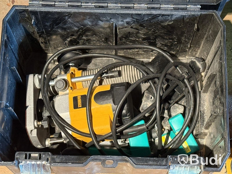 14 st elhandmaskiner Dewalt