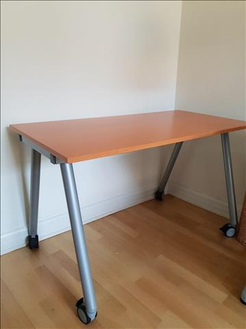 Avlastningbord med hjul 1200 x 600mm