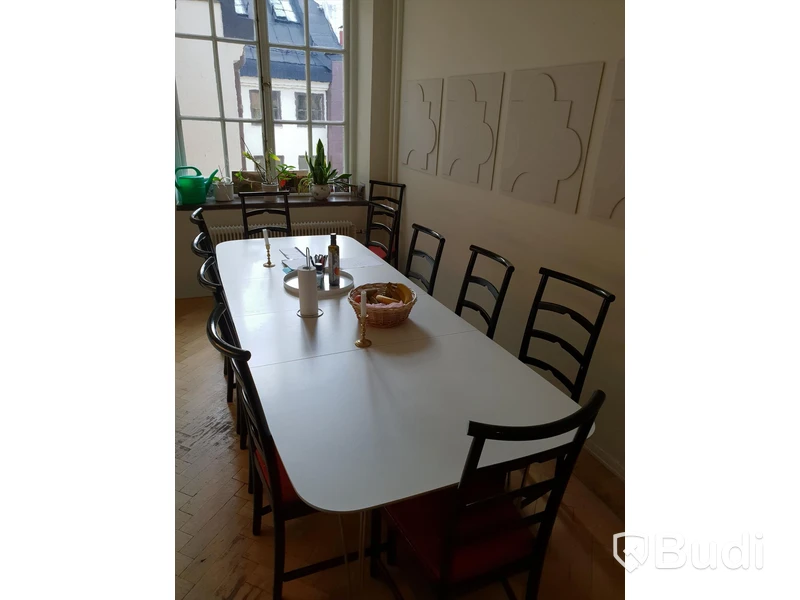 Matgrupp med myran inspirerat bord med 2 iläggskivor samt 11 stolar L2600 x B1000mm